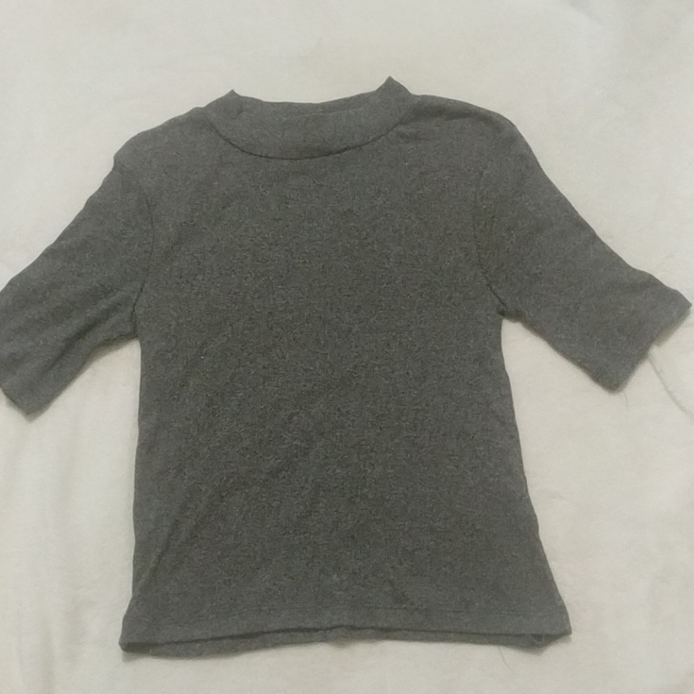 Gray tee